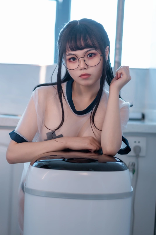 酸奶眼镜娘 - 七月喵子